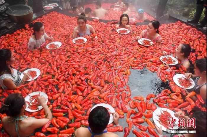 图为江西吃辣大赛。(资料图) 陈飞 摄